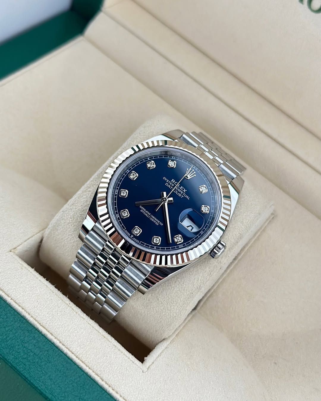 Date & Day 2000 Series Super Luxury Watch For Men’s