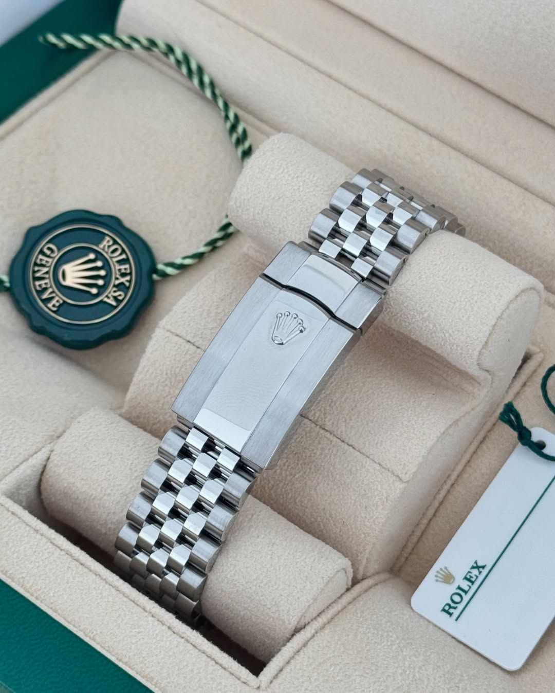 Date & Day 2000 Series Super Luxury Watch For Men’s